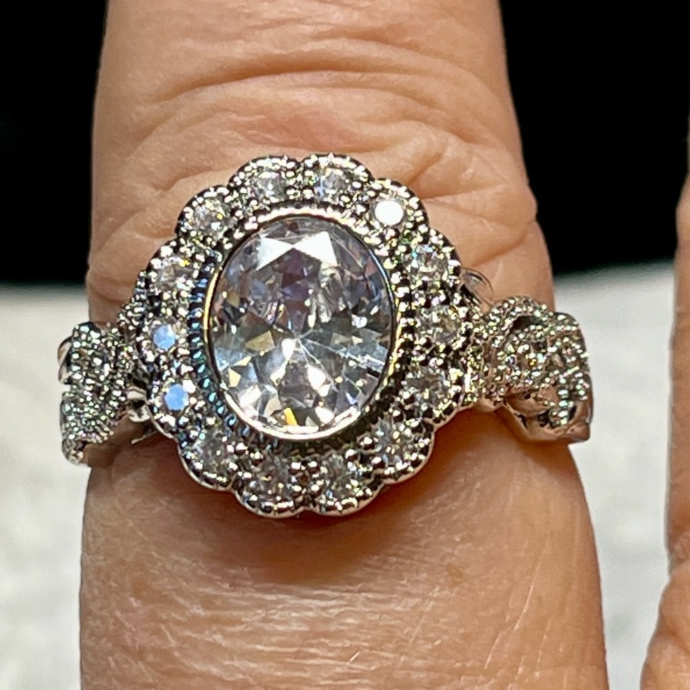 Wow!Large oval ring with Victorian shoulders , engagement style ring Nwot